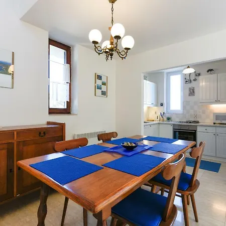 Villa Captain's Beach House Susica