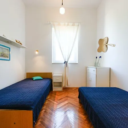 Villa Captain's Beach House Susica