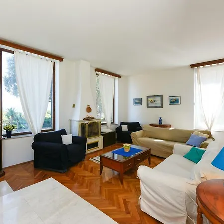 Captain's Beach House *